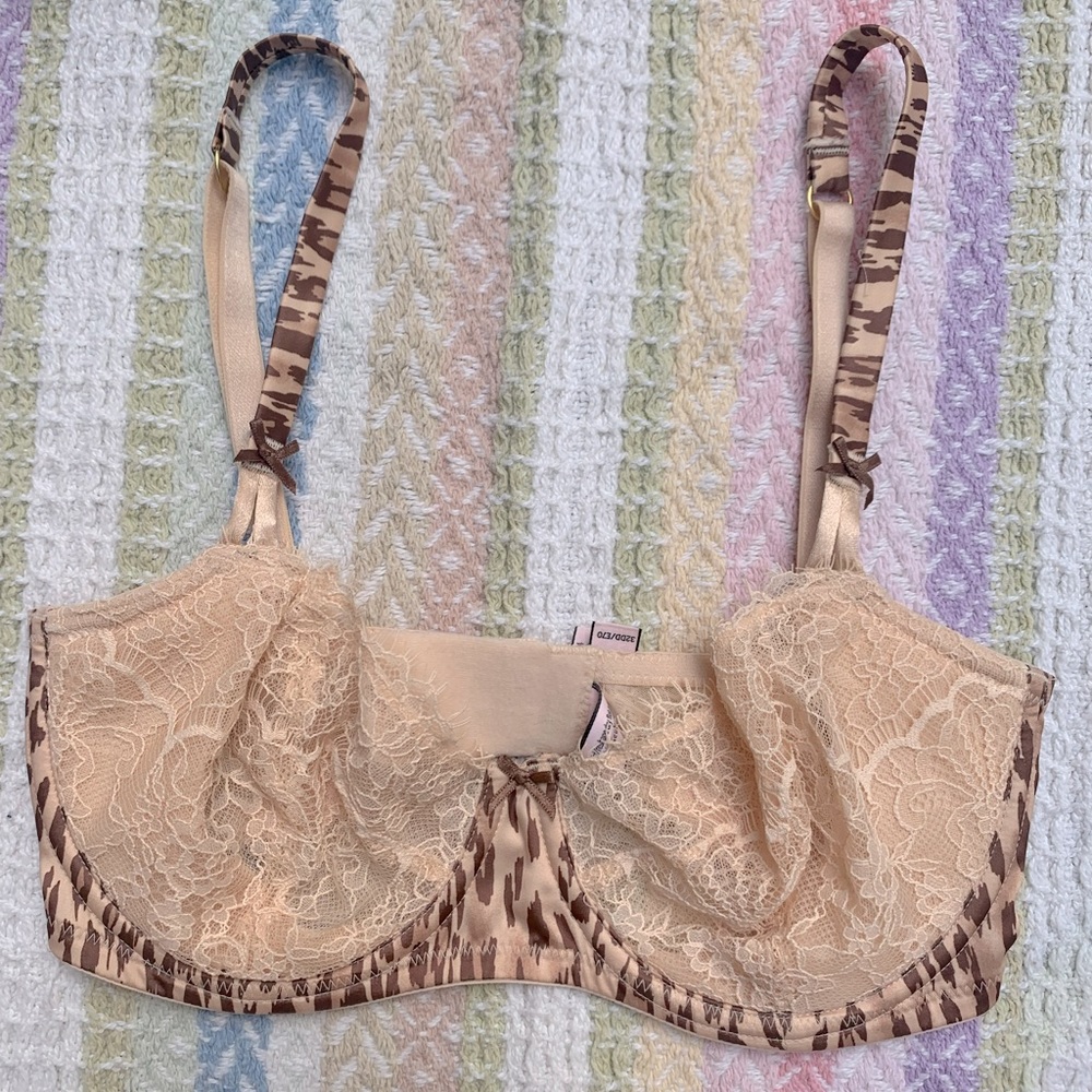 VICTORIA’S SECRET Unlined Push Up Bra